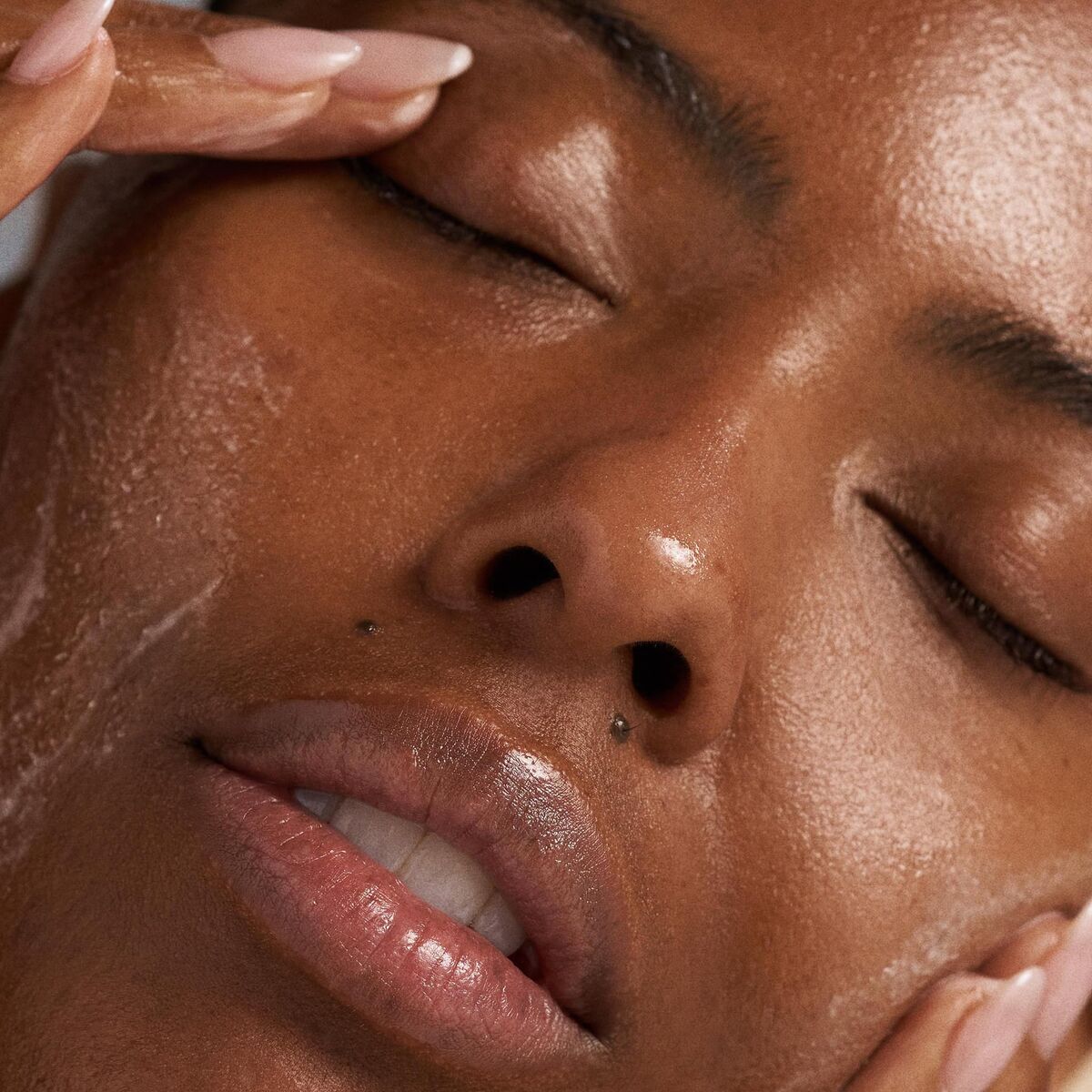 V4HE99C195C3D744544EE7A5079D0AC7305R7495280P8